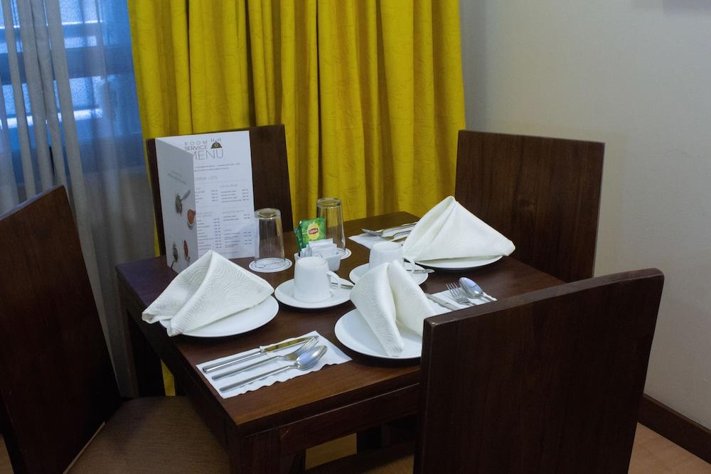 The Malayan Plaza Hotel Pasig City Zewnętrze zdjęcie